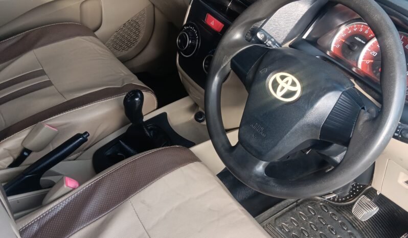 
								TOYOTA AVANZA 1.3 E MANUAL 2014 full									
