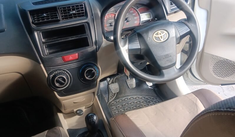 
								TOYOTA AVANZA 1.3 E MANUAL 2014 full									