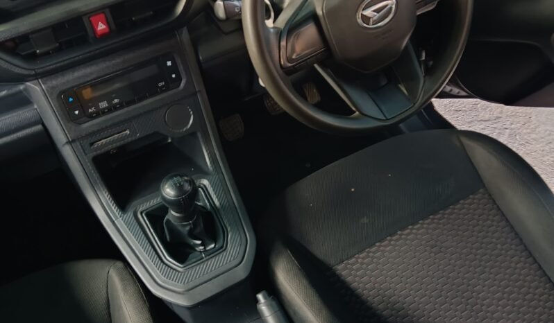 
								DAIHATSU XENIA 1.3 X MANUAL 2023 full									